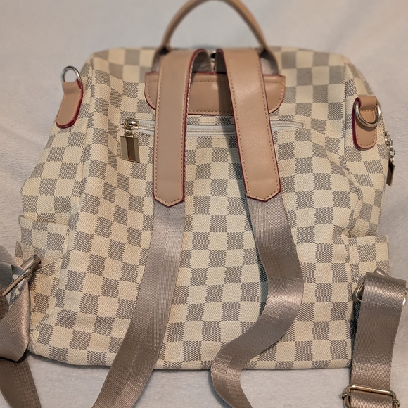 Elegant Checkered Backpack in Cream and Tan - Picture 2 of 4